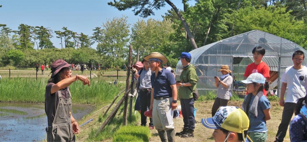 澤口義男さん(左)